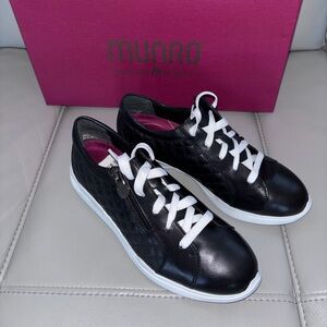Munro Emmie Black/White Lace Up Zipper Leather Sneakers Shoes Size 5.5M NIB